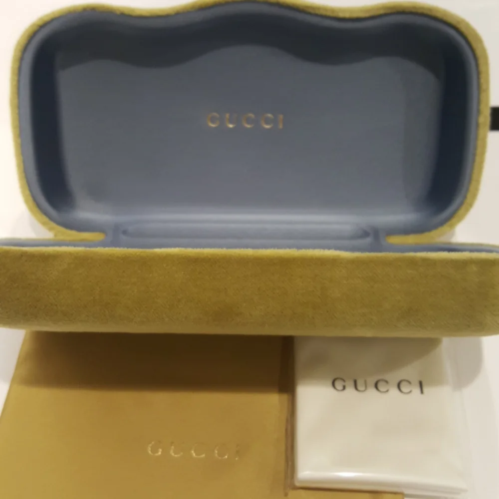 Gucci velvet sun/eyeglass case set 💛💛